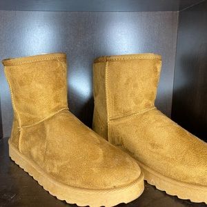 Winter boots with fur insides